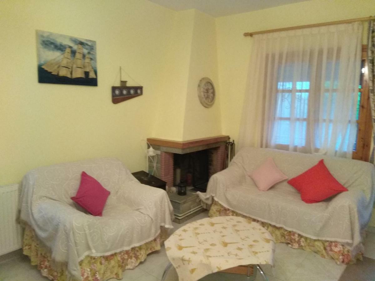 Family Seaside House In Mouries Villa Paralia Dionysiou Exteriör bild