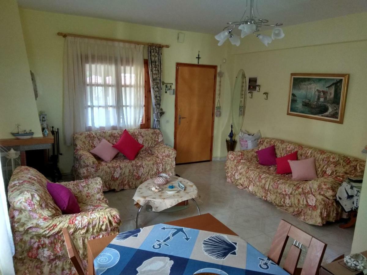 Family Seaside House In Mouries Villa Paralia Dionysiou Exteriör bild